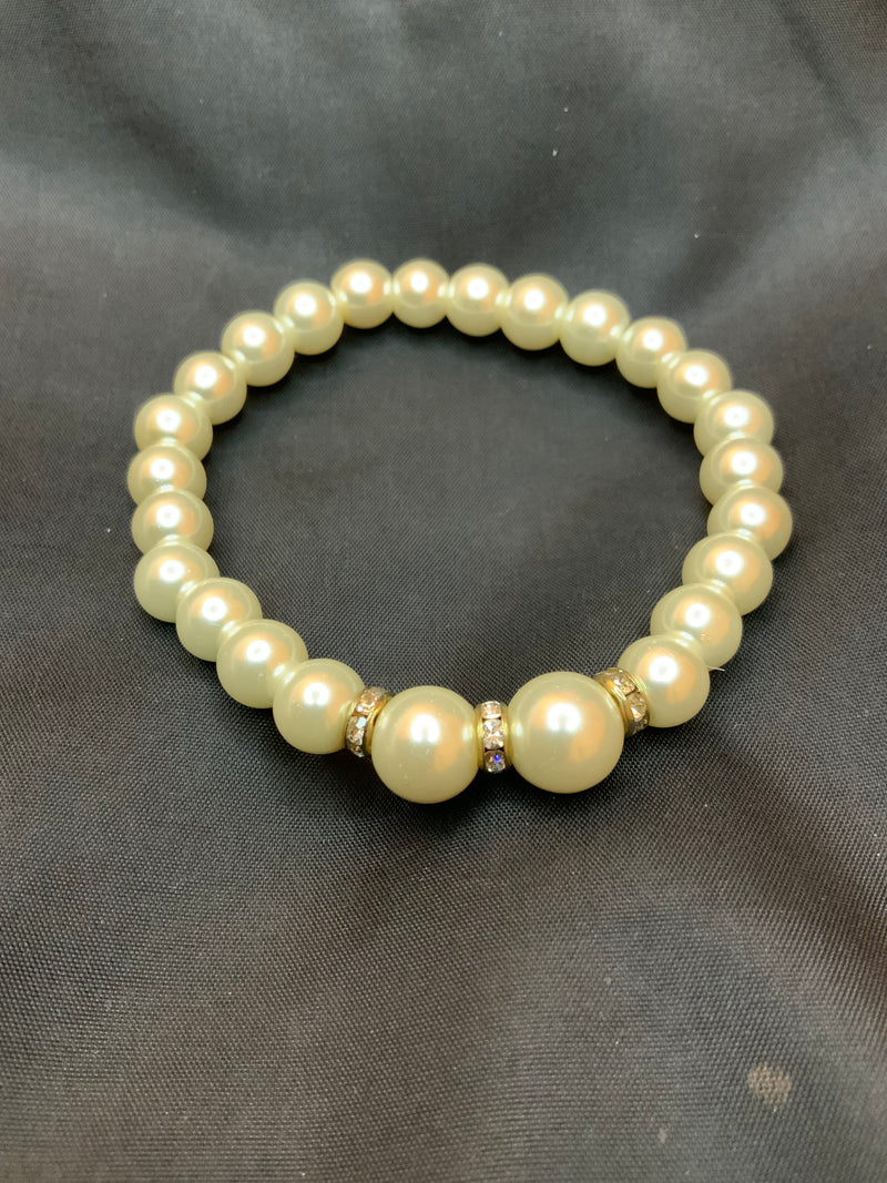 Pearl Bracelets With Diamond Jewels